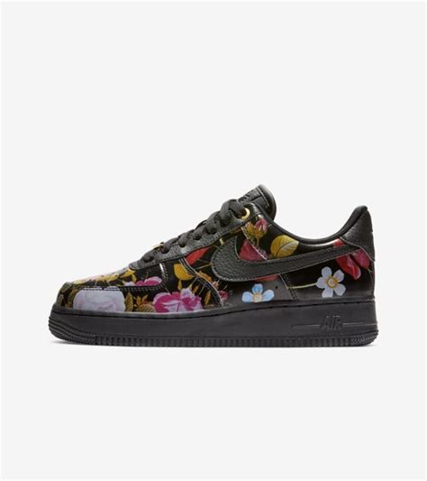 Women's Air Force 1 'Floral & Black'. Nike SNKRS